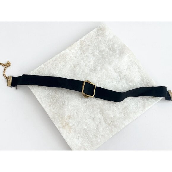 Victorian Style Velour Choker w/ Cameo Blue, Gold & White Toned Necklace - Picture 6 of 9